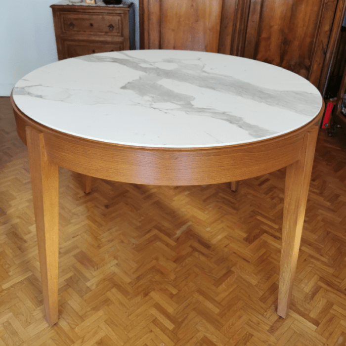 Table ronde en chêne avec plateau céramique -Dasras, modèle Liseré