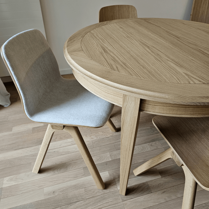 Table ronde en chêne massif extensible avec 2 allonges